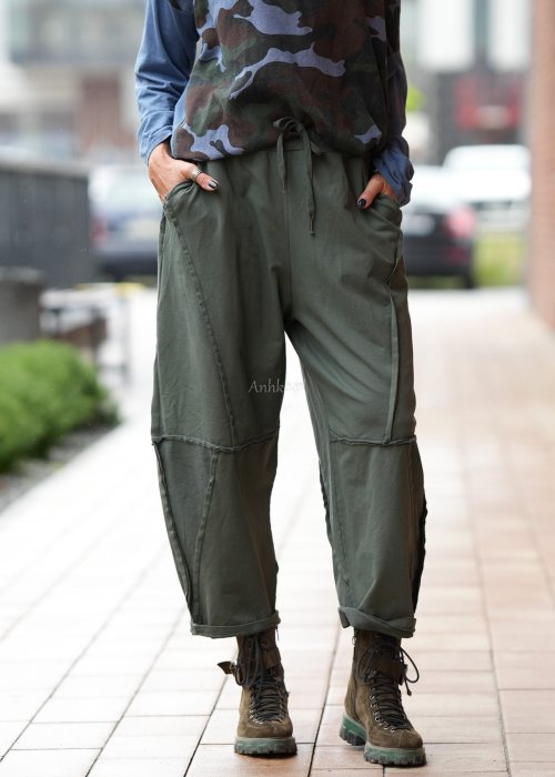 Szukasz wygodnych spodni w miejskim stylu? Spodnie Neokadia khaki z obniżonym krokiem to komfort i nowoczesny look. Sprawdź!