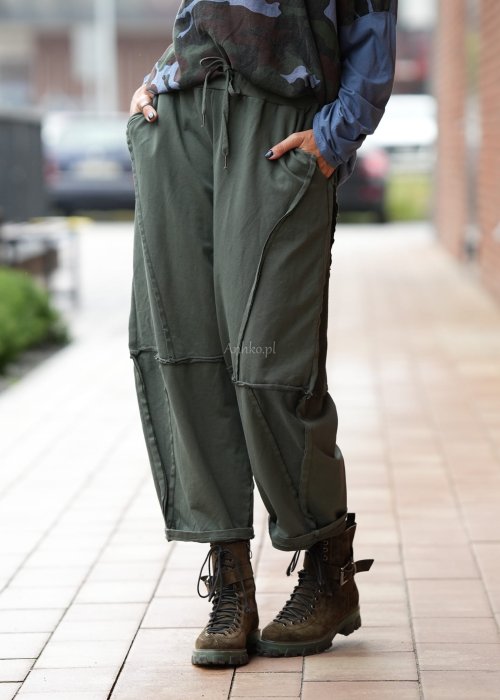 Szukasz wygodnych spodni w miejskim stylu? Spodnie Neokadia khaki z obniżonym krokiem to komfort i nowoczesny look. Sprawdź!