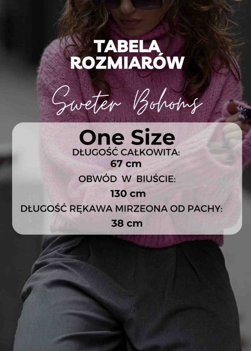 148792.jpgCzarny sweter damski oversize zapinany na guziki, z białymi warkoczowymi wstawkami i kieszeniami, wykonany z miękkiej dzianiny