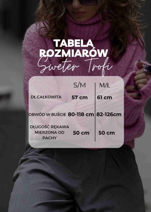 prążkowany sweter w odcieniu jasnoszarego melanżu z delikatnie podniesionym kołnierzem