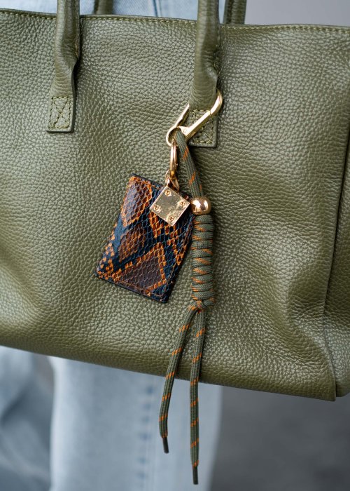 Breloczek-Military-Green-Python.jpg