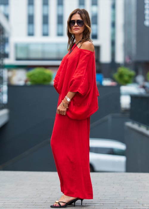 Czerwony komplet lniany damski 100% len z asymetryczną bluzką oversize i szerokimi spodniami z gumką w pasie. Lekki, przewiewny zestaw idealny do codziennych oraz eleganckich stylizacji.