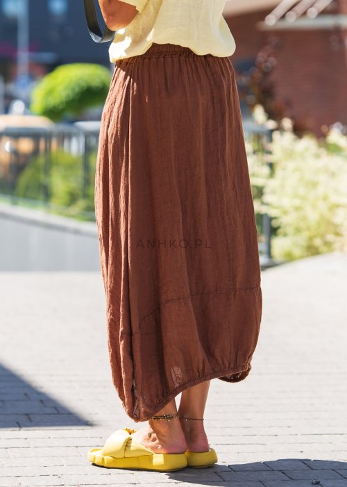 Brązowa, lniana spódnica maxi o luźnym kroju z elastycznym pasem i ściągaczem u dołu, w swobodnym stylu boho idealna na lato
