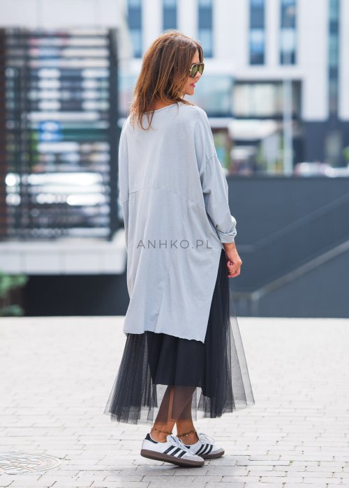 Szara bluzka damska oversize z długim rękawem i asymetrycznym dołem, minimalistyczna moda casual (8).jpg