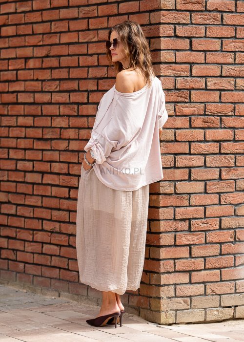 Beżowe spodnie damskie z muślinu, szerokie nogawki 7/8, lekki materiał, styl boho, elastyczna talia, letnia stylizacja