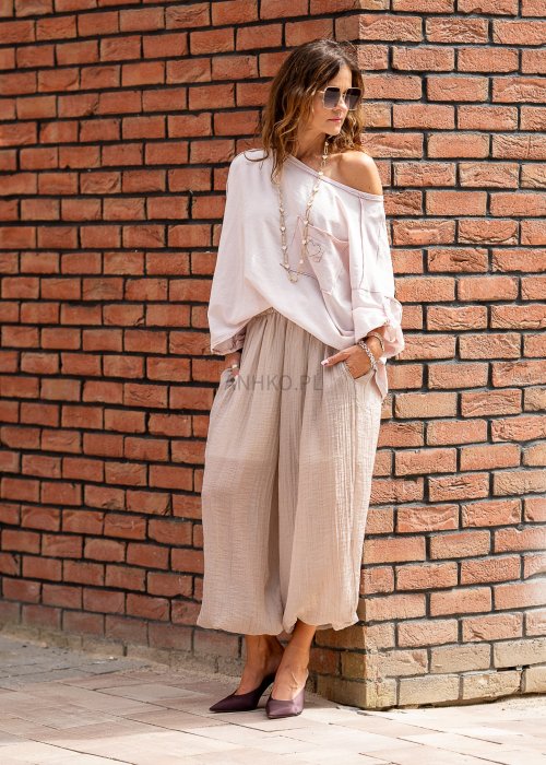 Beżowe spodnie damskie z muślinu, szerokie nogawki 7/8, lekki materiał, styl boho, elastyczna talia, letnia stylizacja