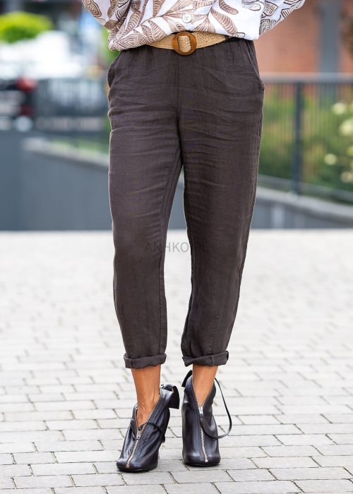 Lniane spodnie damskie w kolorze ciemnego brązu, proste nogawki, długość 7/8, kieszenie boczne i tylne, styl casual boho
