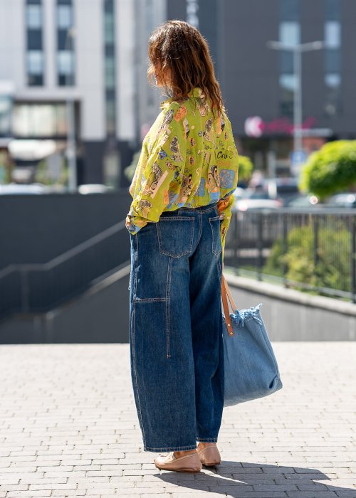 Jeansy damskie wide leg w kolorze granatowym, długie z wysokim stanem i szeroką nogawką, klasyczna moda uliczna