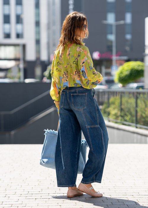 Jeansy damskie wide leg w kolorze granatowym, długie z wysokim stanem i szeroką nogawką, klasyczna moda uliczna