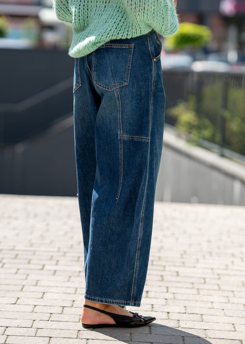 Jeansy damskie wide leg w kolorze granatowym, długie z wysokim stanem i szeroką nogawką, klasyczna moda uliczna