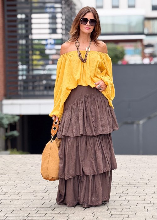 Żółta bluzka damska hiszpanka z odkrytymi ramionami, luźny oversize krój z szerokimi rękawami w stylu boho