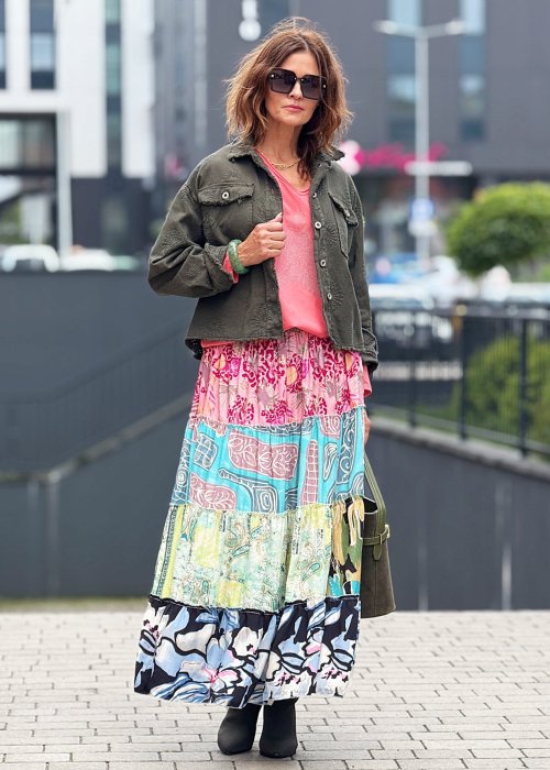 Luźna bluzka damska w kolorze koralowym z dekoltem V i nadrukiem gwiazdy, bawełna w stylu casual