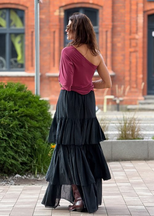 Bordowa bluzka damska z lekkiej tkaniny, asymetryczna z jednym rękawem, odkryte ramię, styl boho elegancki