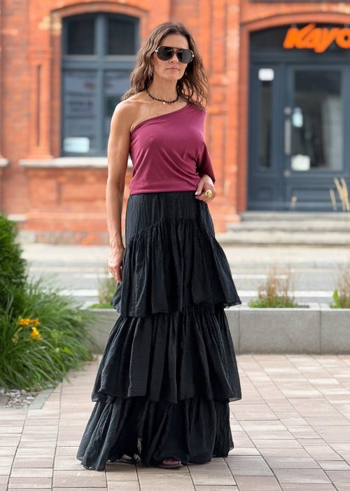 Bordowa bluzka damska z lekkiej tkaniny, asymetryczna z jednym rękawem, odkryte ramię, styl boho elegancki