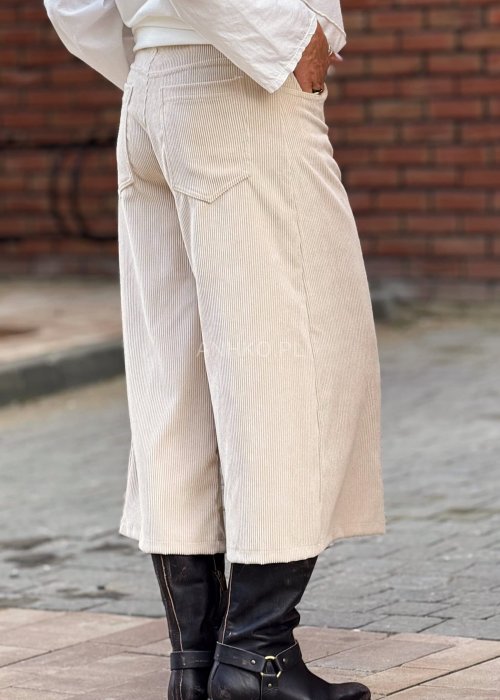 Bezowe-spodnie-damskie-z-sztruksu,-szeroka-nogawka-78,-styl-retro-7.jpg