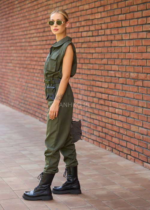 Kombinezon khaki damski bez rękawów z kołnierzykiem i kieszeniami, taliowany paskiem, styl militarny casual