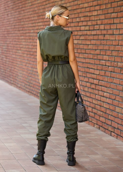 Kombinezon khaki damski bez rękawów z kołnierzykiem i kieszeniami, taliowany paskiem, styl militarny casual