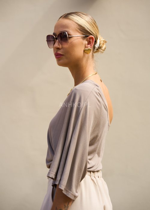 Asymetryczna bluzka damska taupe na jedno ramię, lekki materiał, elegancki krój wieczorowy