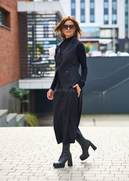 Czarne spodnie damskie szerokie z gumką w pasie i luźnym krojem, styl oversize