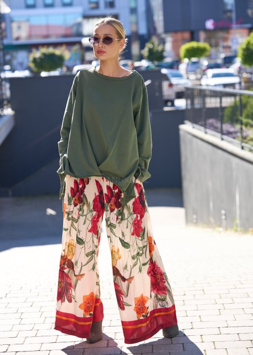 Spodnie damskie szerokie kremowo-bordowe z dużym kwiatowym nadrukiem, plisowane, długość maxi, styl boho elegancki