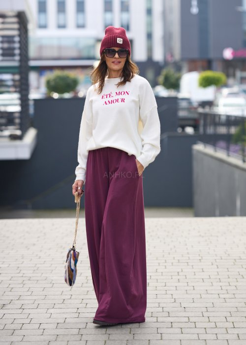 Biała bluza z napisem 'ÉTÉ, MON AMOUR' w kolorze różowym, o luźnym kroju