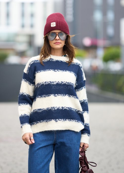 Sweter w granatowo-kremowe pasy