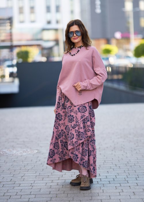 Rozowa-spodnica-damska-maxi-z-czarnym-kwiatowym-wzorem,-rozkloszowana-z-falbana,-w-stylu-boho-i-romantycznym-7.jpg