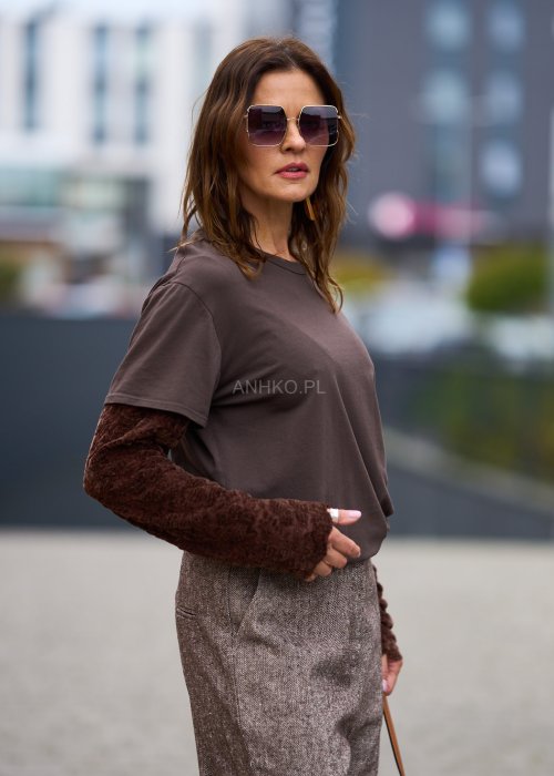 Miękka brązowa bluzka damska Clermont, luźny T-shirt z krótkim krojem i teksturowanymi rękawami