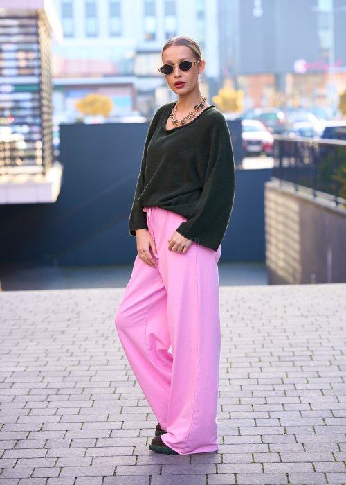 Miękki sweter damski Effortless z wełną i kaszmirem w jednolitym khaki o luźnym oversize kroju z raglanami