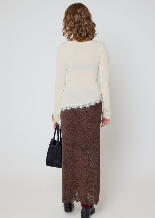 Dzianinowa bluzka ecru z koronkowym wykończeniem asymetryczna.
