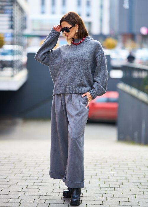 Szare eleganckie spodnie culottes z mankietami