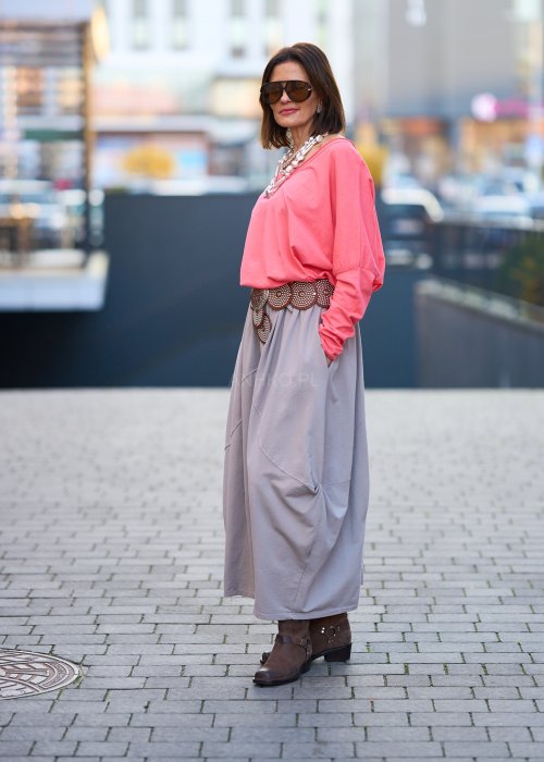 Luźna spódnica o balonowym kroju, długość midi/maxi.
