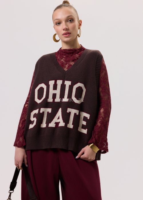 Czekoladowy bezrękawnik damski Retro College Ohio z dekoltem w serek i kontrastowym napisem „Ohio State” na przodzie.