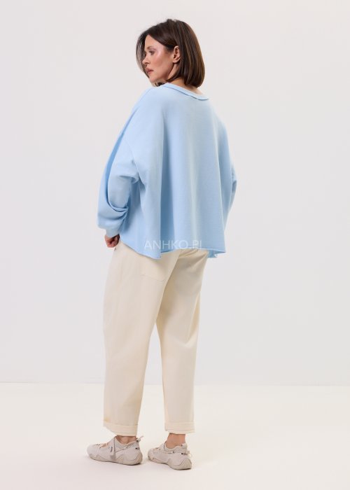 Damska bluzka Level 1 baby blue – oversize, długi rękaw z mankietem, okrągły dekolt, nadruk „Level 1” z przodu, miękka dzianina.