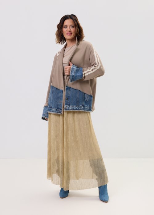 Damska marynarka Stron Denim Taupe – sportowy model z jeansowym dołem i lampasami na rękawach, łączący casual z miejskim stylem.