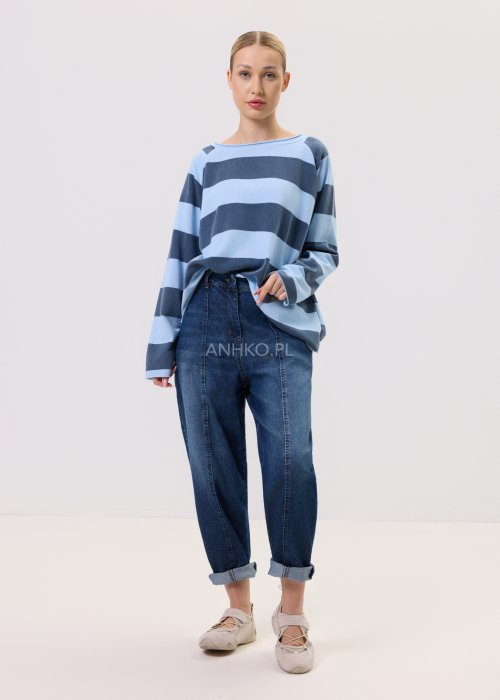 Damskie jeansy Tapered Denim – fason tapered, wysoki stan, zwężana nogawka, zapięcie na guzik i suwak, kieszenie, klasyczny niebieski denim.