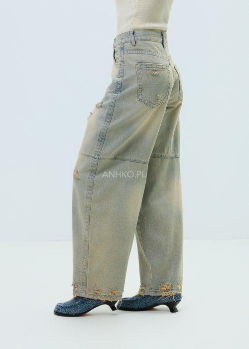 Jasne jeansy damskie o luźnym, szerokim kroju z wysokim stanem i modnymi przetarciami, w casualowym stylu.