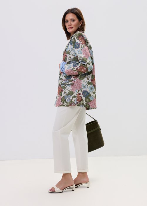 Elegancka marynarka w floral print z długim rękawem i swobodnym krojem, idealna do stylizacji smart casual.
