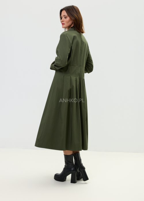 Damska sukienka khaki o długości midi z asymetrycznym zapięciem i eleganckim kołnierzem