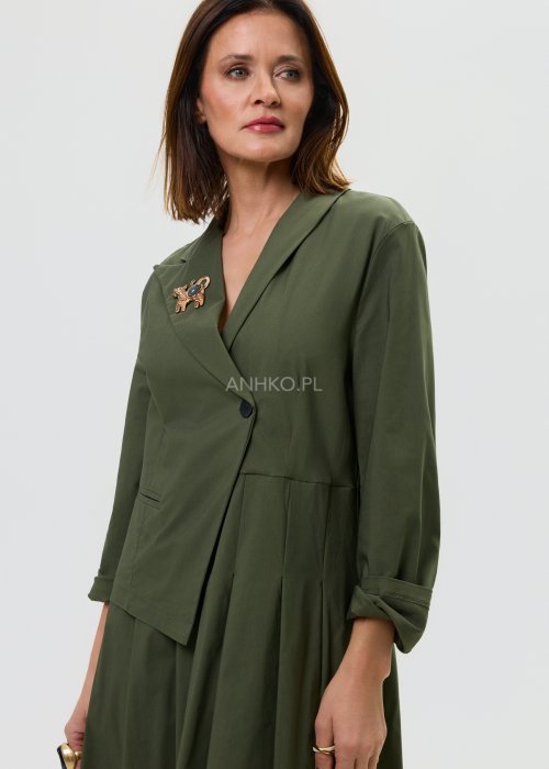 Damska sukienka khaki o długości midi z asymetrycznym zapięciem i eleganckim kołnierzem