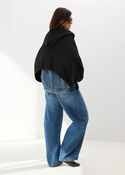 Damskie jeansy wide leg w jasnoniebieskim odcieniu z wysokim stanem i szeroką nogawką w nowoczesnym casualowym stylu.