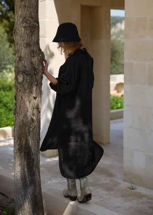 Czarna lniana sukienka koszulowa midi z kołnierzykiem i długim rękawem, luźny krój oversize w stylu boho