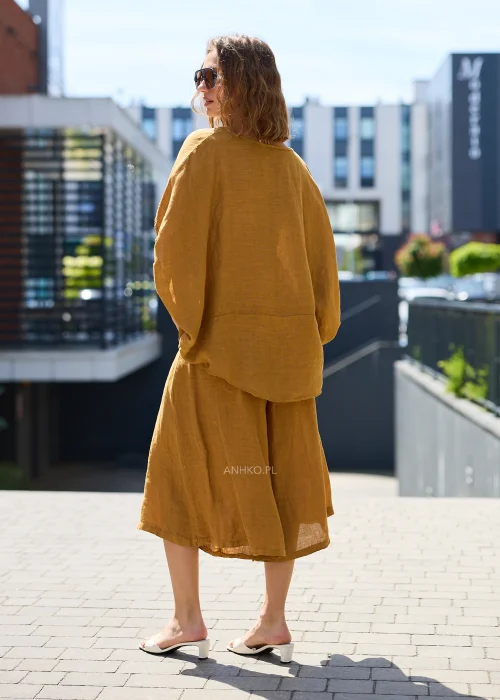 Musztardowa lniana bluzka oversize z szerokimi rękawami typu kimono i dekoltem w serek