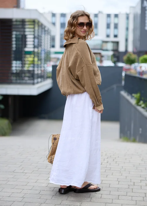 Zestaw damski w stylu boho z oversize koszulą w kolorze karmelowym i jasnym topem