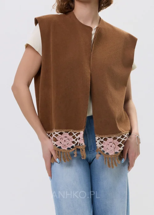 Brazowa-kamizelka-damska-z-azurowym-wykonczeniem-i-fredzlami,-luzny-fason,-styl-boho.jpg