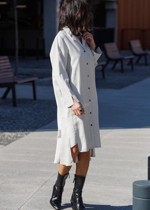 Sukienka-Freya-Beige-o-luznym-kroju-zapinana-na-guziki-z-dluzszym-tylem-6.jpg