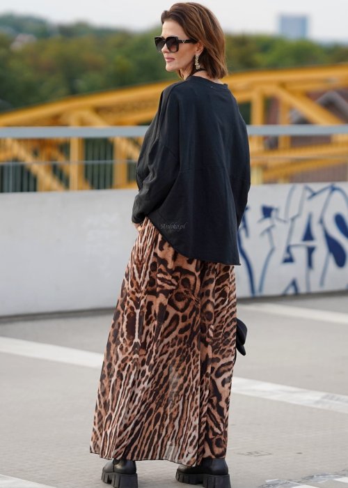 Czarna Bluza Nora o kroju oversize z naszywką